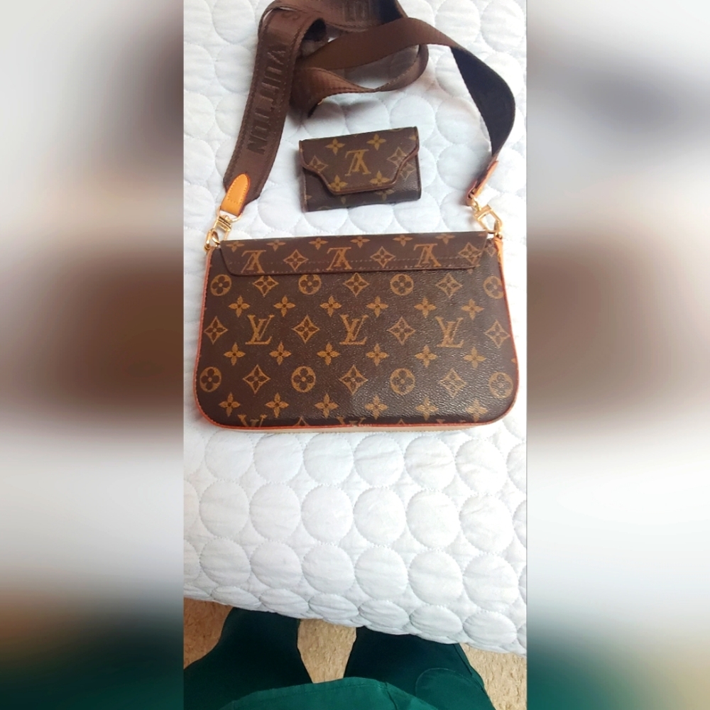 LV crossbody and small wallet - Picture 3 of 12